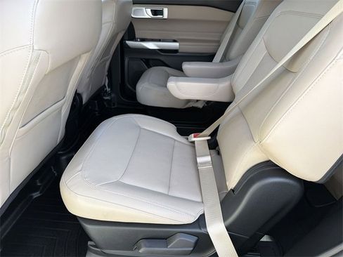 Used 2022 Ford Explorer Limited w/ Limited Technology Package image 19