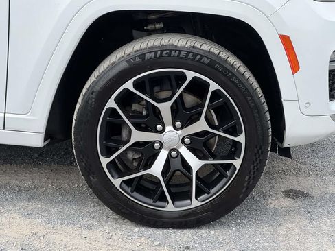 Used 2022 Jeep Grand Cherokee Summit AWD/4WD image 12