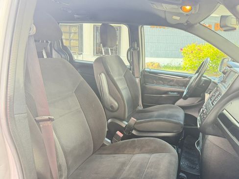 Used 2017 Dodge Grand Caravan SE FWD image 13