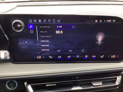 Used 2025 Chevrolet Traverse LT FWD image 23