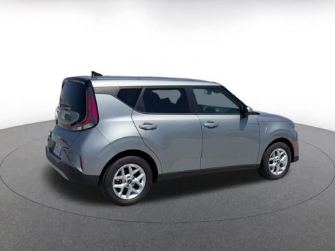 Used 2025 Kia Soul LX w/ LX Technology Package FWD image 15