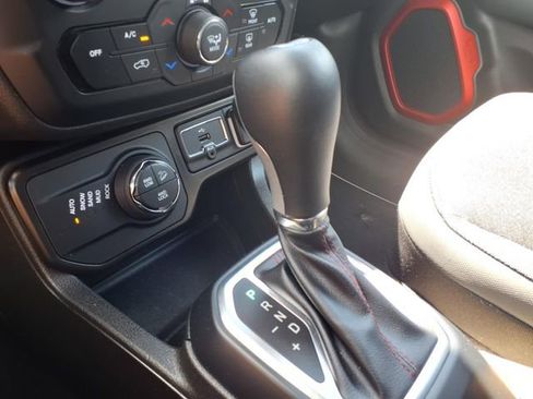 Used 2023 Jeep Renegade Trailhawk image 8