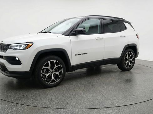 Used 2025 Jeep Compass Limited image 3