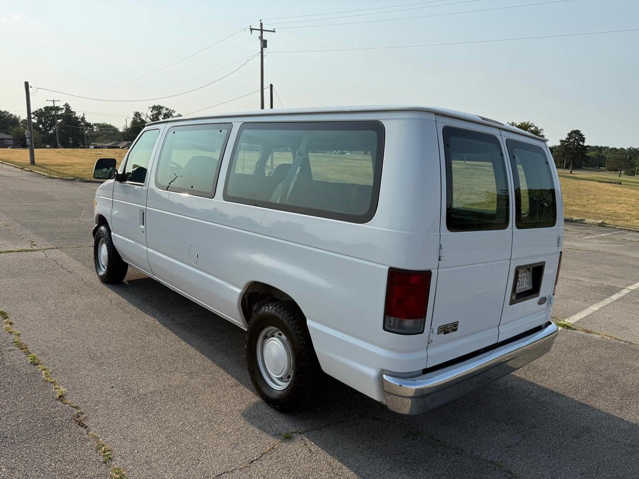 Used 2002 Ford E-150 and Econoline 150 Wagon RWD image 6