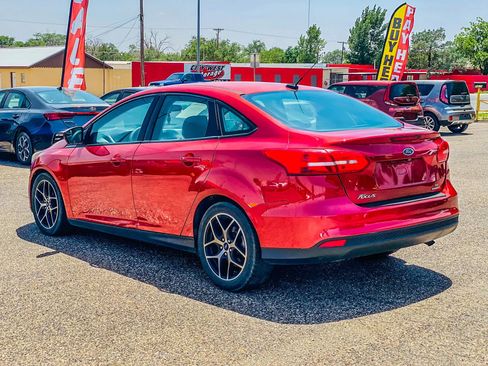 Used 2018 Ford Focus SE w/ SE Appearance Package image 5
