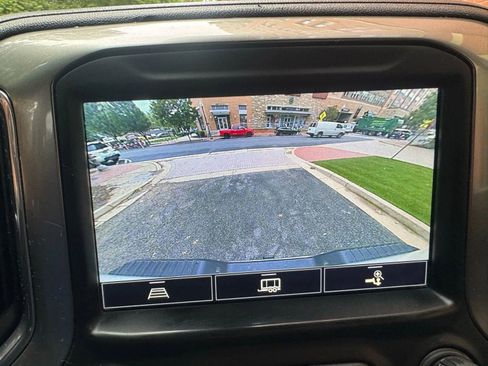 Used 2021 Chevrolet Silverado 2500 LT w/ Convenience Package image 21