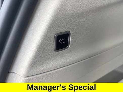 Used 2024 Chrysler Pacifica Touring-L FWD image 34