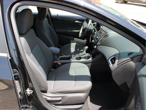 Certified 2018 Chevrolet Cruze LT FWD image 37