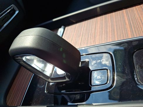 Used 2024 Volvo XC60 T8 Plus w/ Protection Package Premier image 15