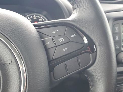 Used 2017 Jeep Renegade Altitude image 25