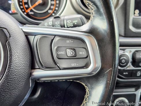 Used 2020 Jeep Wrangler Unlimited Sahara AWD/4WD image 14