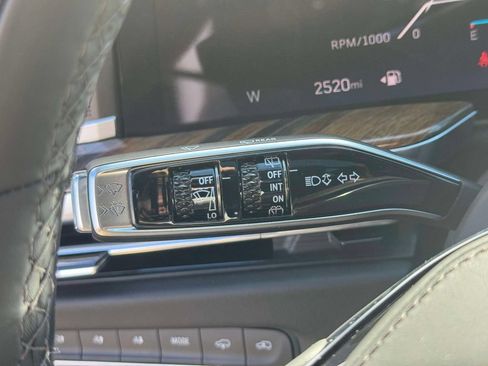 Used 2025 Cadillac Escalade Sport Platinum w/ LPO, ONYX Package AWD/4WD image 24