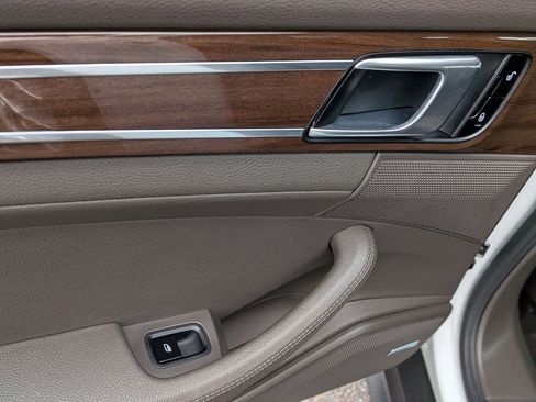 Used 2017 Porsche Panamera 4 image 27