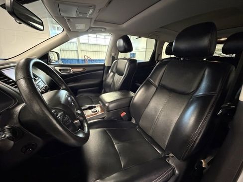 Used 2020 Nissan Pathfinder Platinum image 21