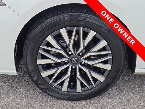 Used 2025 Nissan Altima 2.5 SV FWD image 7