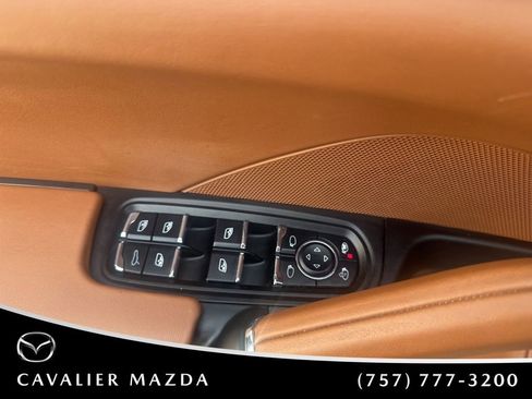 Used 2018 Porsche Cayenne Turbo AWD/4WD image 29
