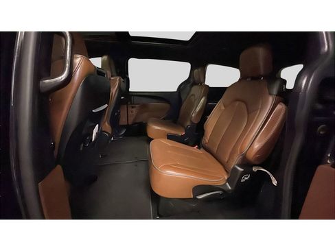 Used 2020 Chrysler Pacifica Limited w/ Tire & Wheel Group image 14