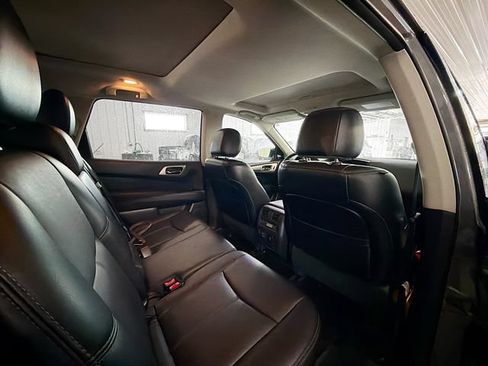 Used 2018 Nissan Pathfinder SL AWD/4WD image 11