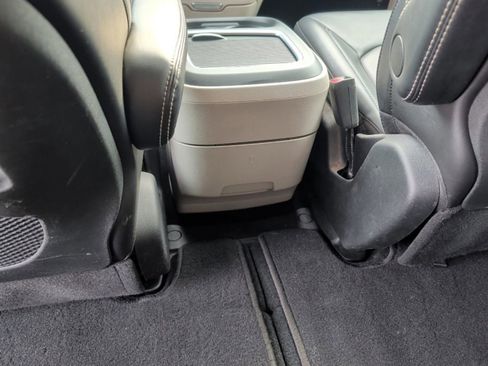 Used 2024 Chrysler Pacifica Touring-L image 41