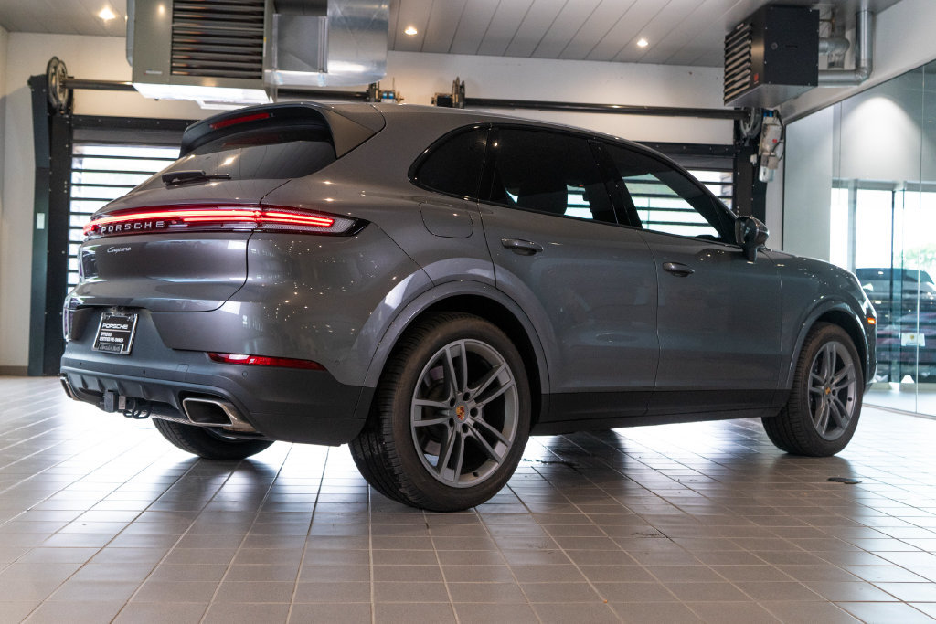 Certified 2025 Porsche Cayenne AWD/4WD image 9