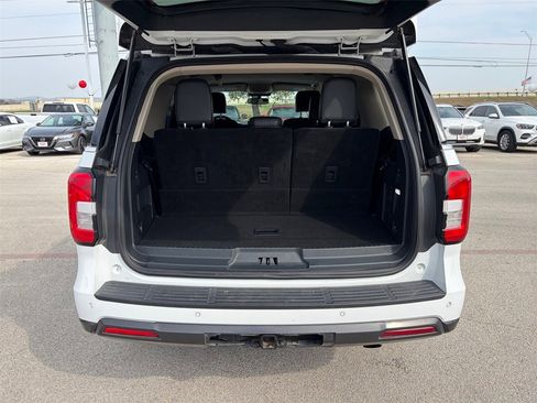Used 2023 Ford Expedition XLT image 28