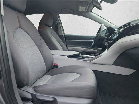 Used 2020 Toyota Camry LE image 20