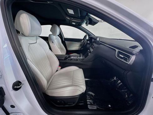 Used 2025 Genesis G70 2.5T w/ Sport Prestige Package image 28