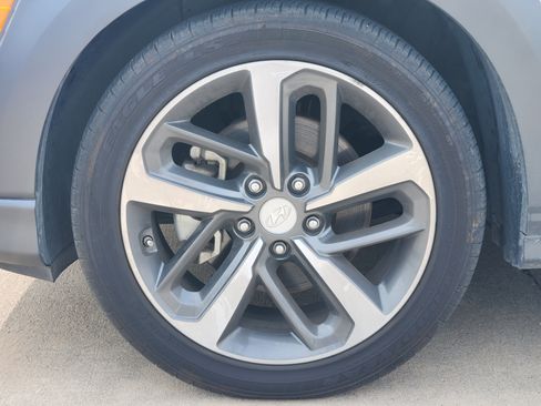 Used 2019 Hyundai Kona Limited image 10