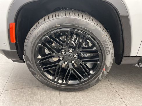 New 2025 Jeep Wagoneer L Series II w/ Convenience Group I image 10