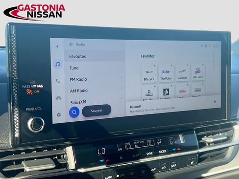 Used 2025 Toyota Sienna XLE image 19