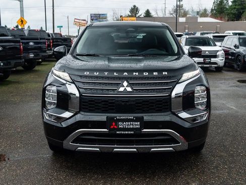 New 2025 Mitsubishi Outlander SE image 2