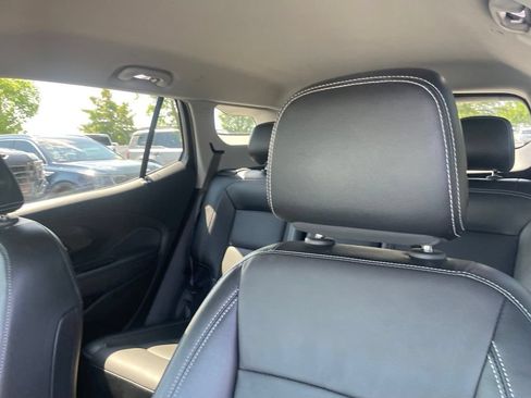 Used 2023 GMC Terrain SLT AWD/4WD image 21