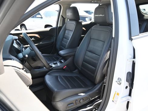 Used 2024 GMC Terrain Denali w/ Denali Premium Package AWD/4WD image 18