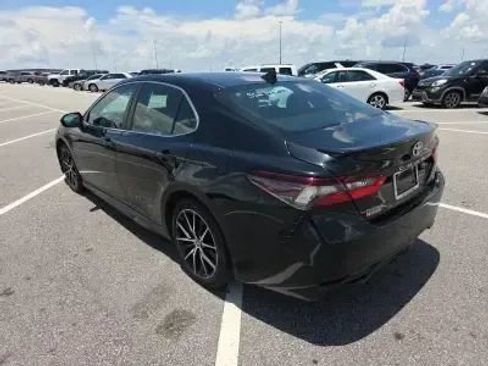 Used 2021 Toyota Camry SE FWD image 2