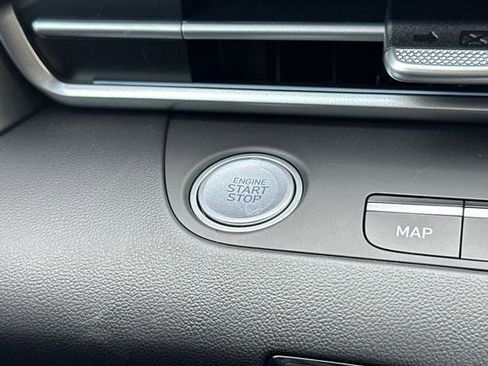 New 2025 Hyundai Elantra SEL image 19