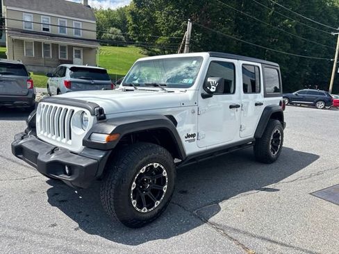 Used 2021 Jeep Wrangler Unlimited Sport AWD/4WD image 3