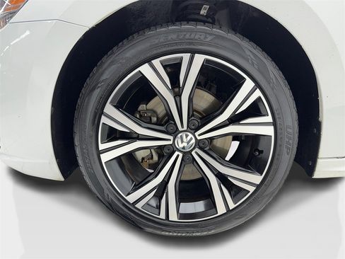 Used 2022 Volkswagen Passat 2.0T SE image 45