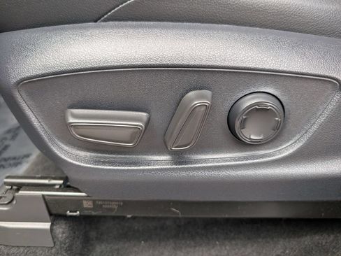 Used 2025 Toyota Tacoma Limited AWD/4WD image 17