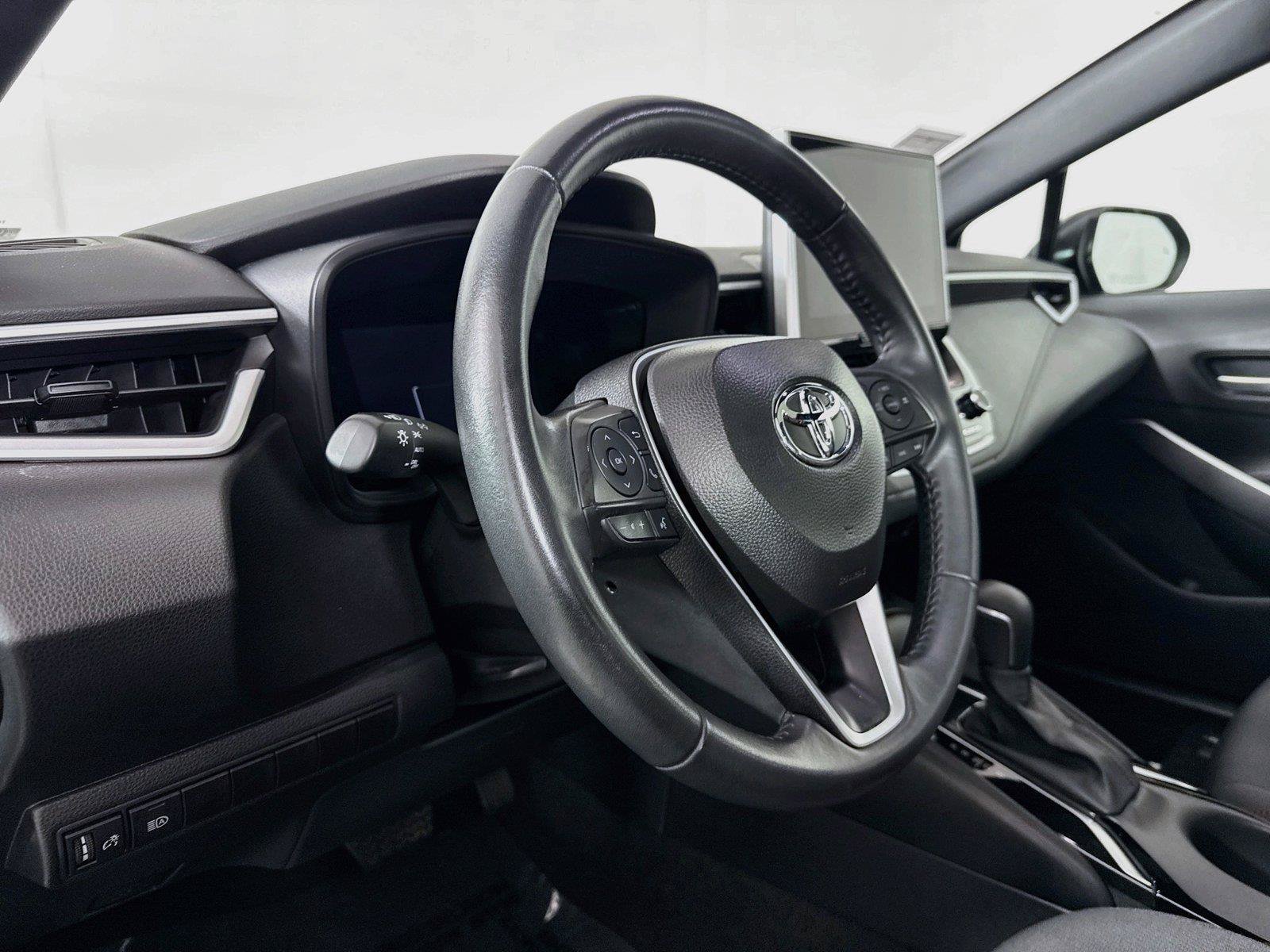 Certified 2025 Toyota Corolla SE w/ SE Premium Package FWD image 4