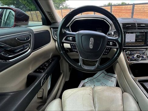 Used 2017 Lincoln Continental Reserve w/ Technology Package FWD image 5