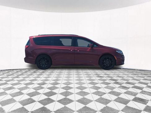 Used 2022 Chrysler Pacifica Touring-L w/ S Appearance Package FWD image 7