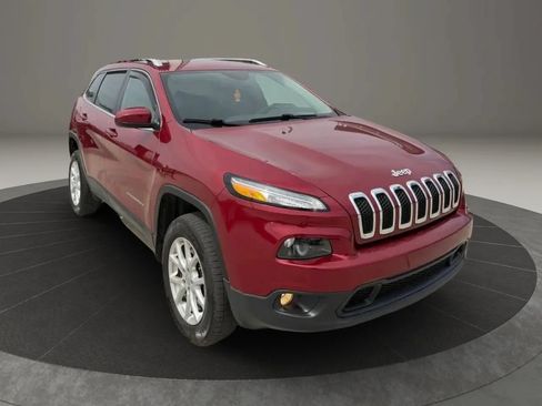 Used 2017 Jeep Cherokee Latitude w/ Cold Weather Group AWD/4WD image 1