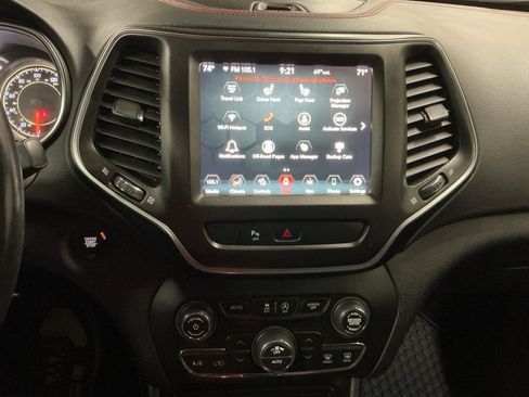 Used 2021 Jeep Cherokee Trailhawk w/ Sun & Sound Group image 17