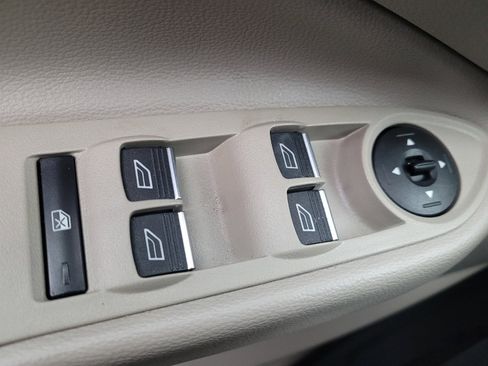 Used 2017 Ford Escape Titanium image 27