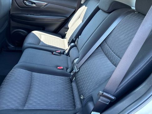 Used 2017 Nissan Rogue S AWD/4WD image 10