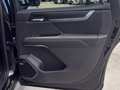 Used 2024 GMC Acadia Elevation image 22