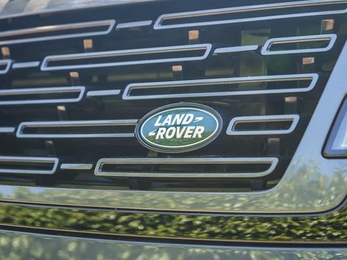 Used 2025 Land Rover Range Rover SE AWD/4WD image 12
