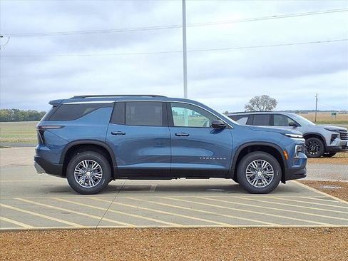 New 2026 Chevrolet Traverse LT w/ Driver Confidence Package image 16