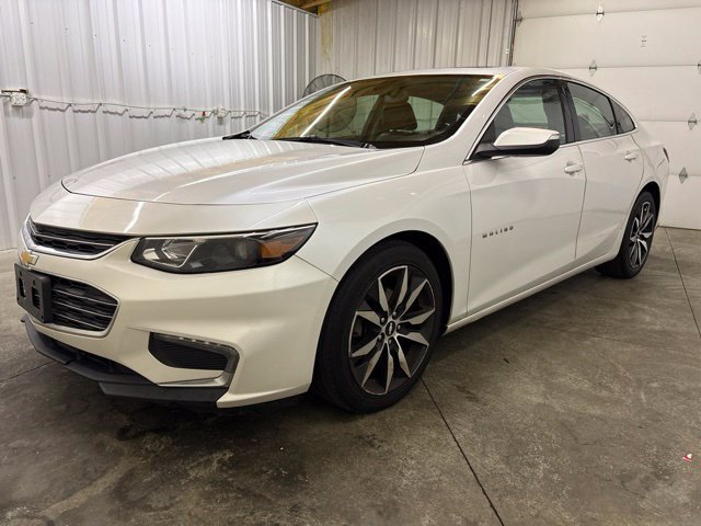 Used 2018 Chevrolet Malibu LT w/ Leather Package FWD image 3