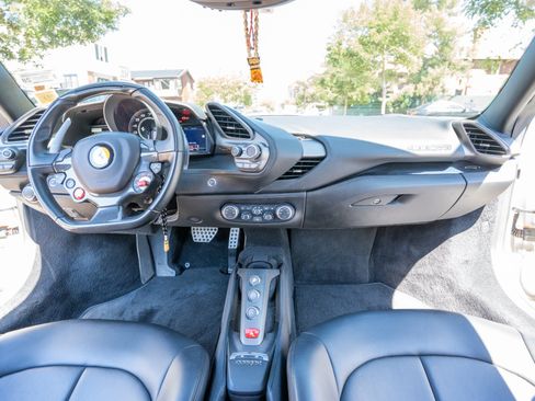 Used 2018 Ferrari 488 GTB RWD image 2